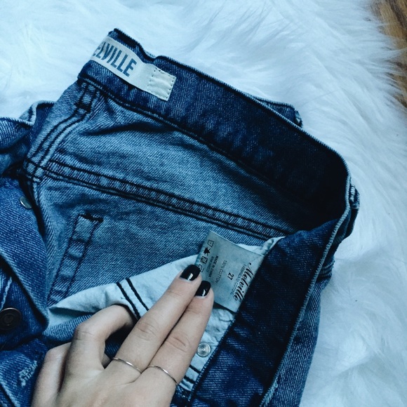 ✔️ SOLD -- Brandy Melville Boyfriend Jeans - Picture 2 of 4