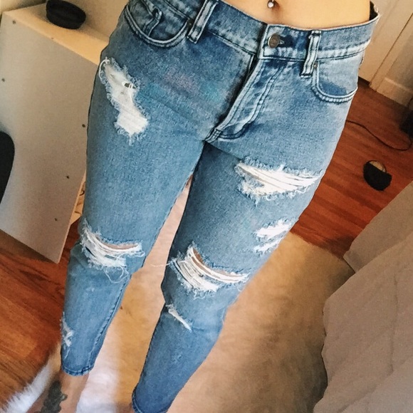 ✔️ SOLD -- Brandy Melville Boyfriend Jeans - Picture 3 of 4