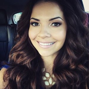 Meet your Posher, Julia