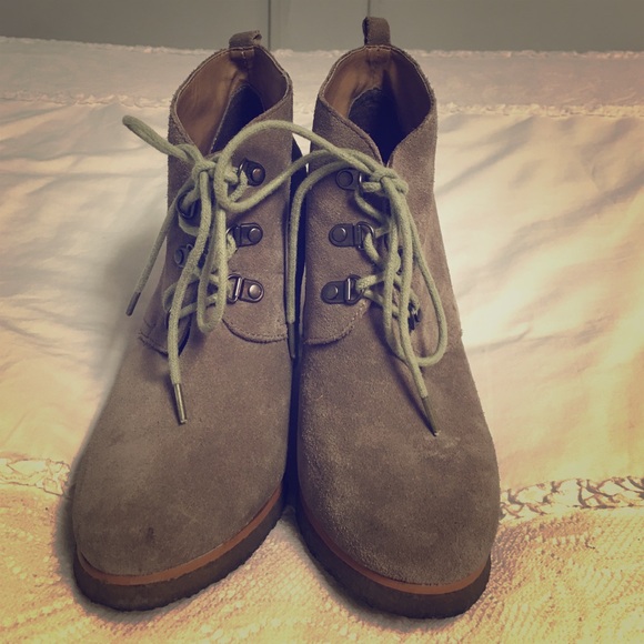Steve Madden beige suede booties
