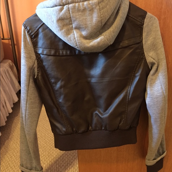 Brown leather jacket - Picture 2 of 3