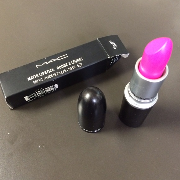 MAC lipstick: candy yum yum color