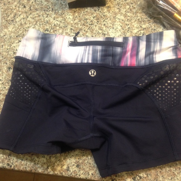 lululemon athletica Pants - Lululemon shorts with zip back pocket and grip