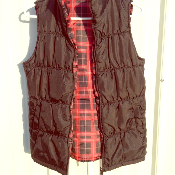 Reversible puffy vest. - Picture 1 of 3