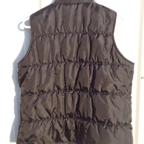 Reversible puffy vest. - Picture 2 of 3