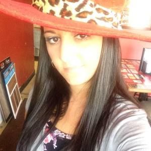 Meet your Posher, Lora