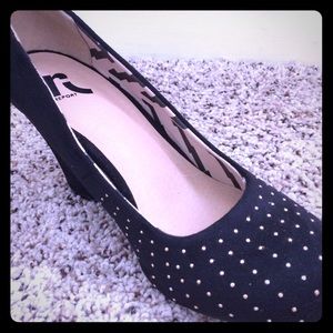 NWT Report black wedges with gold studs