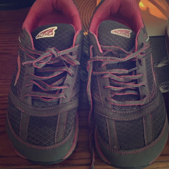 Altria provioness running shoes