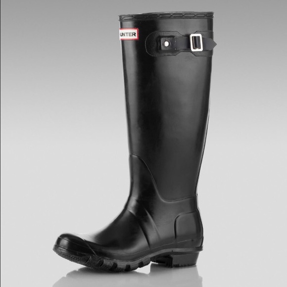 ISO Black Matte Hunter Rain Boots size 8