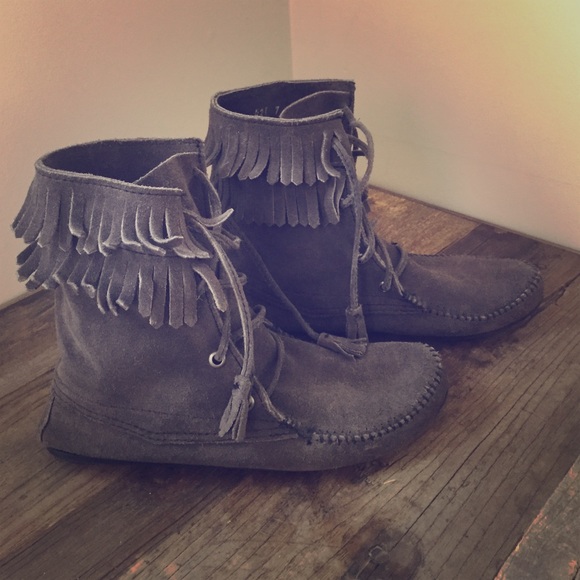Minnetonka Grey Lace-up Moccs