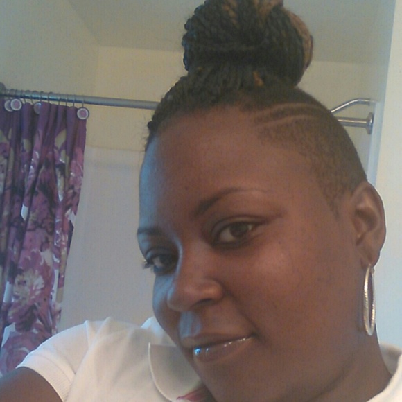 Meet your Posher, Monique - Picture 1 of 1