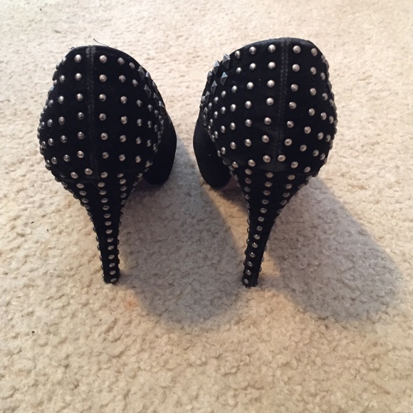 Black studded back pump
