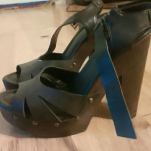 Wooden style chunky heel