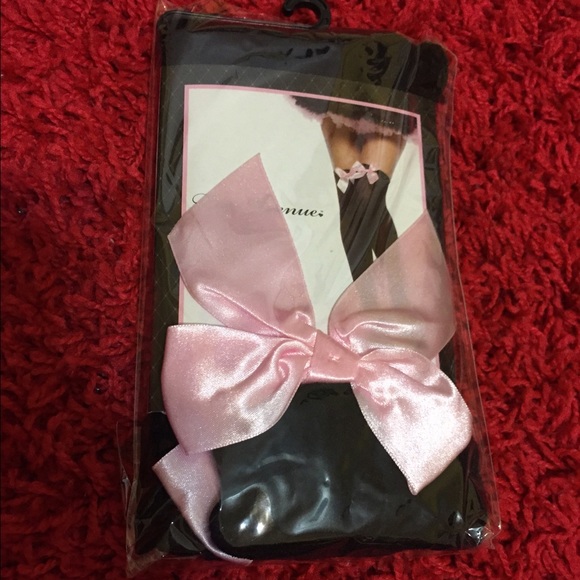 VICTORIA'S SECRET: knee high tights.