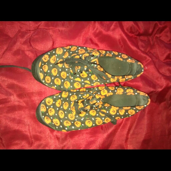 Jackolantern lace up