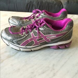 PRICE DROP Asics gt-2170 running shoes