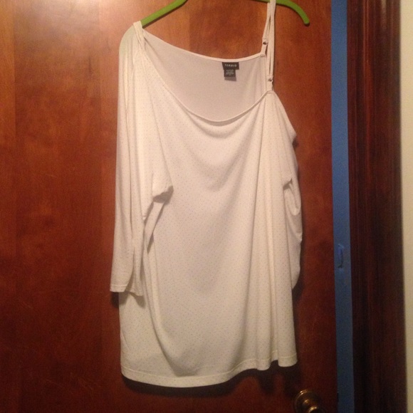 Cute one sleeve shirt from Torrid