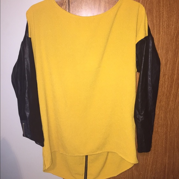 Yellow and black with fake leather. TAGS STILL ON!