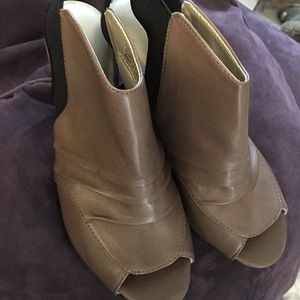 Avenue wedges size 9 wide.