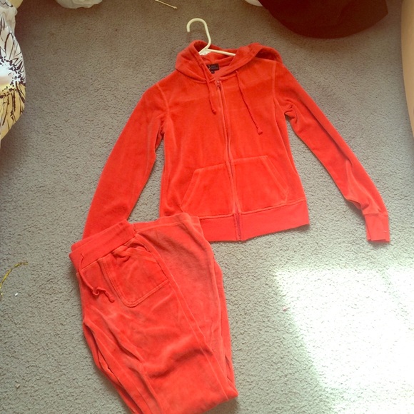 NEVER WORN! Super cute burnt orange velour combo!