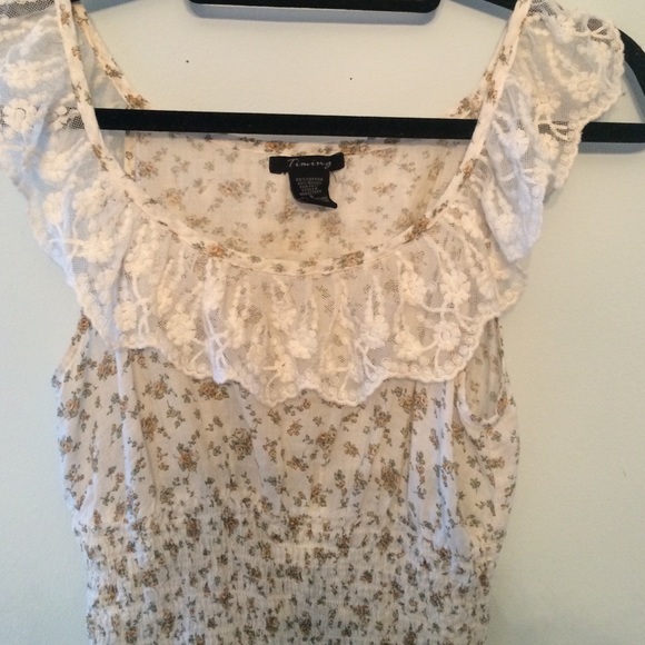 Ruffle top - Picture 2 of 3