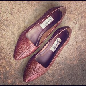 Amazing cognac weaved flats