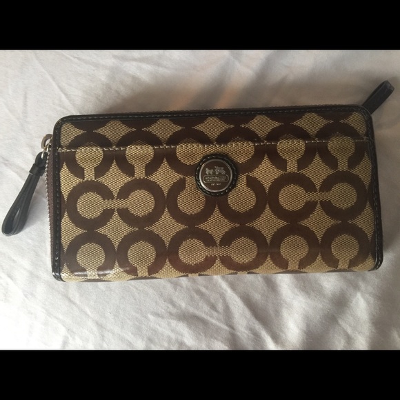 🌟🌟SOLD on Merc🌟🌟@KaceysStuff Coach wallet
