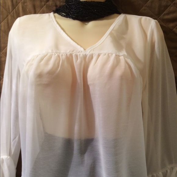 CHARLOTTE RUSSE Fluttery Open Back Top - Picture 2 of 4