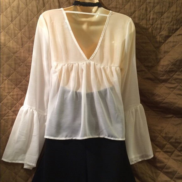 CHARLOTTE RUSSE Fluttery Open Back Top - Picture 3 of 4