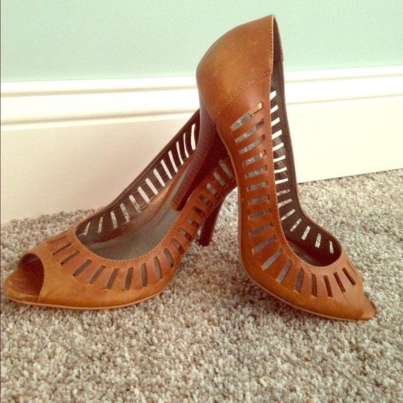 Jessica Simpson Cognac cut out Heel