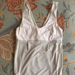 Price drop!! Lululemon tank, Sz. 4. Like new