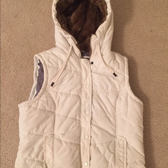 American Eagle fur hooded puffer vest