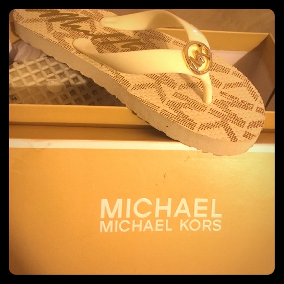 Michael Kors Flip flip thong sandals for girls.