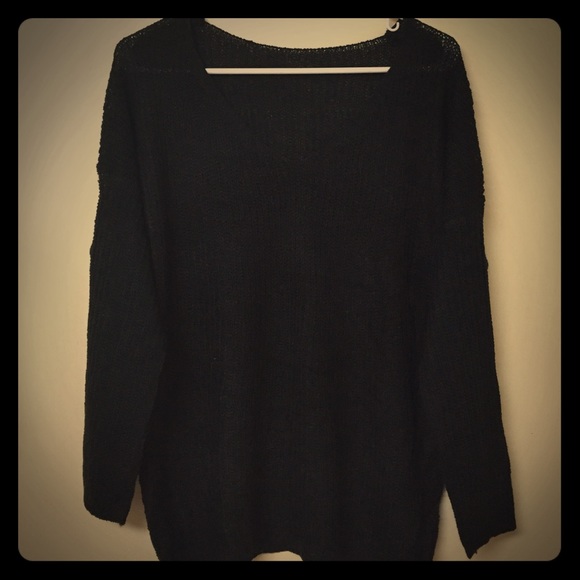 Light weight v neck sweater