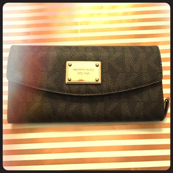 MK Flap Wallet