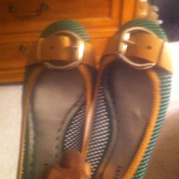 Green & Tan Gianni Bini Flats.🚫FINAL PRICE🚫 - Picture 2 of 4