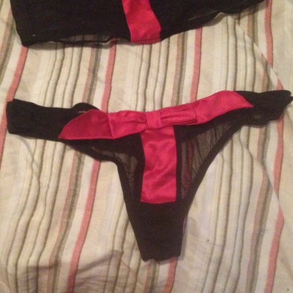 New SOLD box red tie Frederick's of Hollywood set - Picture 3 of 4