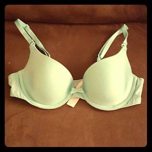 Victoria's Secret 32B