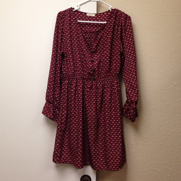 Everly burgundy print dress size medium