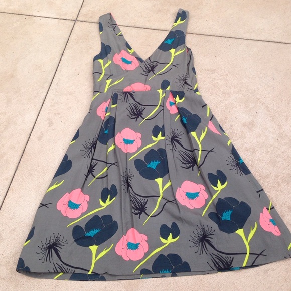 Sariah sleeveless dress- size 4 - Picture 1 of 3