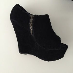 Steve Madden Peep toe wedge bootie!