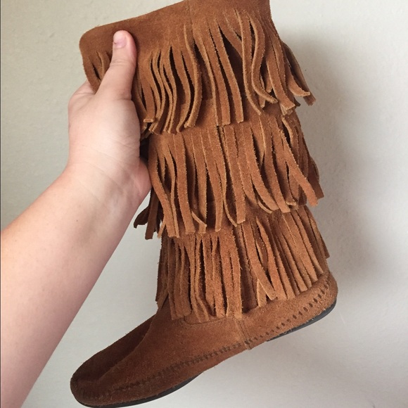 Minnetonka 3-Layer Fringe Boot (Brown)