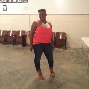 Meet your Posher, Estelle