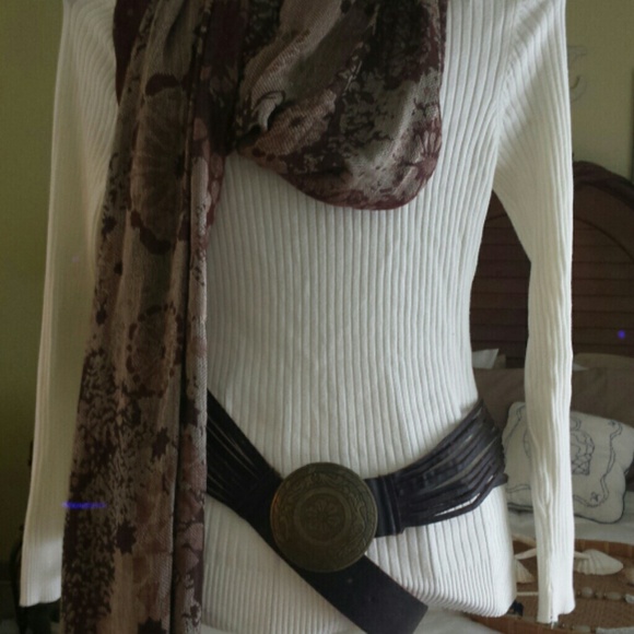 Scarve wrap. - Picture 2 of 3