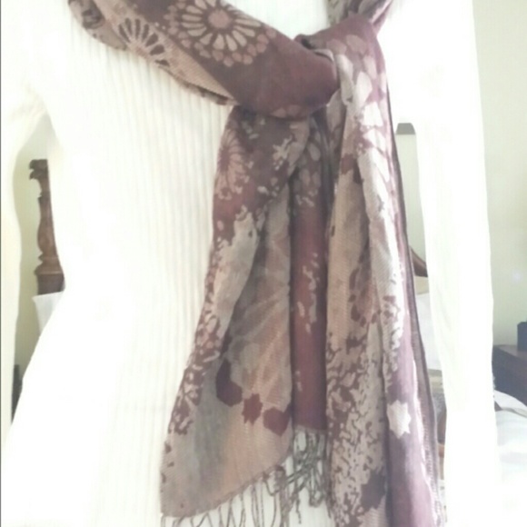 Scarve wrap. - Picture 3 of 3