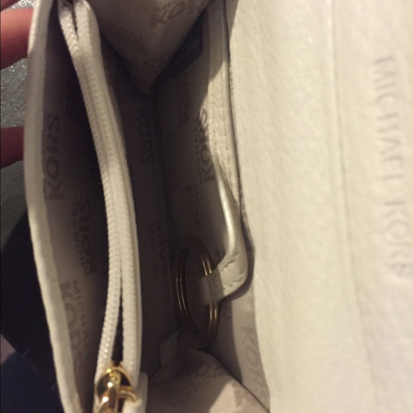 Michael Kors wallet! - Picture 4 of 4