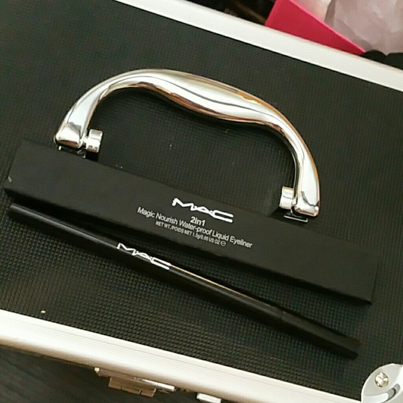 Mac waterproof liquid eyeliner