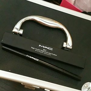 Mac waterproof liquid eyeliner