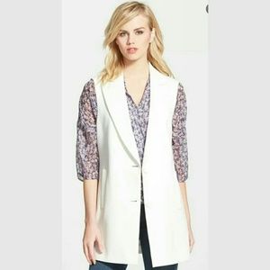 NWT White sleeveless blazer