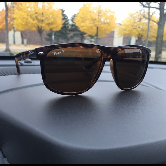 Polarized Ray-Ban sunglasses! Offers welcome 💰